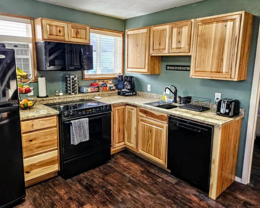 Private Cabin- Breakfast - Double Tub - 75In Tv - Sup - Washer Dryer - Bbq West Point Eksteriør billede